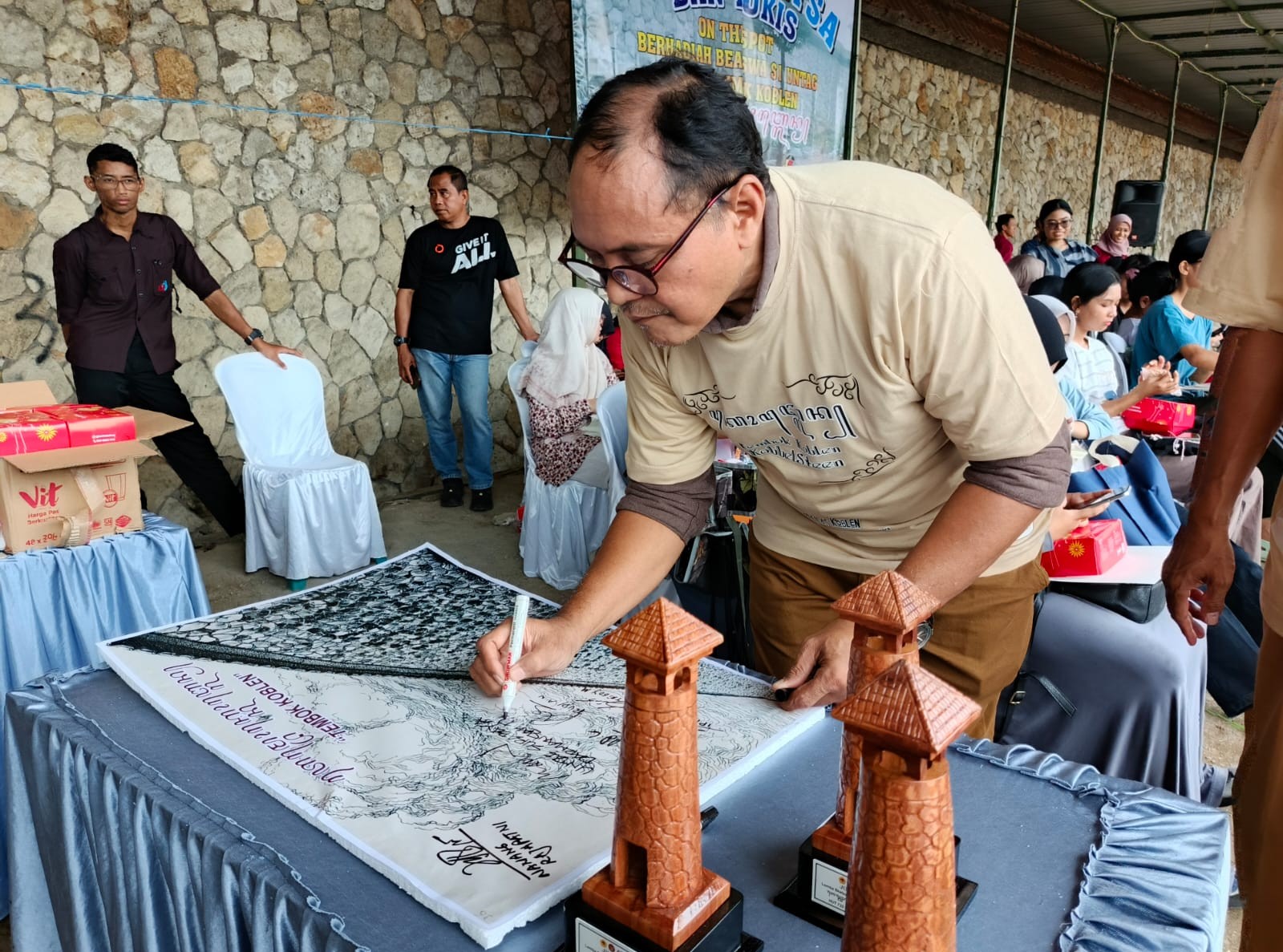 Dosen Magister Arsitektur UNTAG Surabaya Jadi Juri Lomba Sketsa dan Lukis 